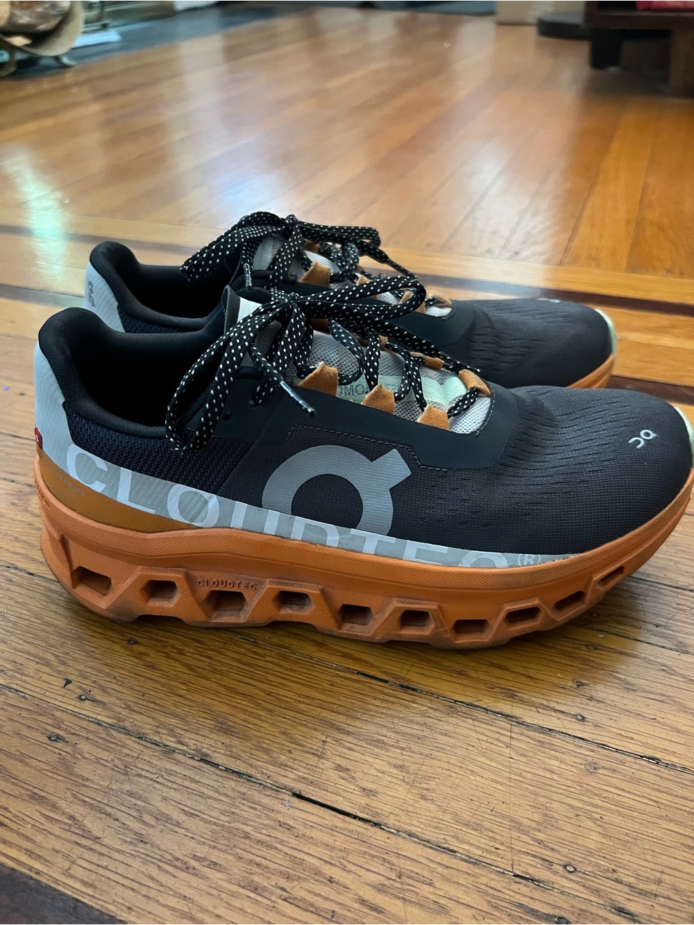 ON Running Cloudmonster gray orange running shoe men’s 7 women’s 8.5 EUC